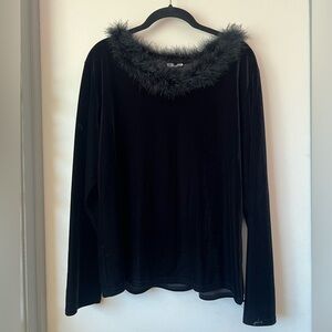Vintage Zenobia Feather Neckline Velvet Velour top in Black. Size L